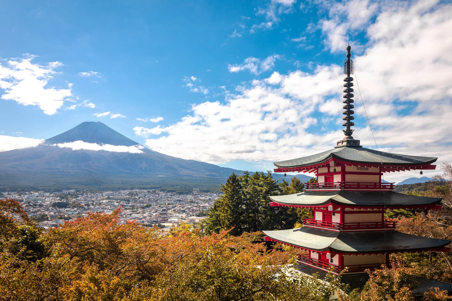 Chureito Pagoda, Arakurayama Sengen Park, Fujiyoshida, Japan, with Mount Fuji