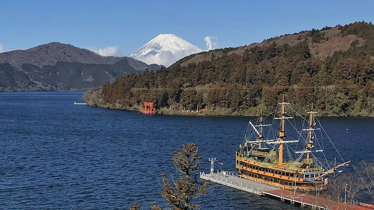 Lake Ashi and Mount Fuji, Hakone, Japan