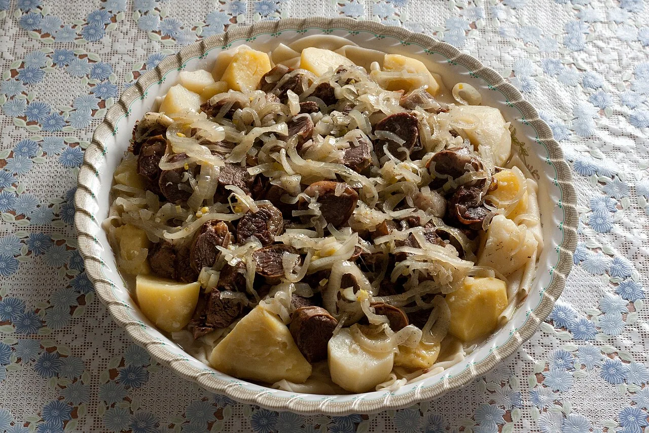 Kazakh beshbarmak with potatoes, meat, and noodles